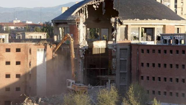 La antigua cárcel de Carabanchel en el momento de su demolición. Foto: archivo