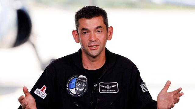 Jared Isaacman habla en una rueda de prensa en el Centro Espacial Kennedy en Cabo Cañaveral,  el pasado 19 de agosto.