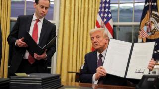 Donald Trump presume de los indultos a más de un millar de asaltantes del Capitolio.