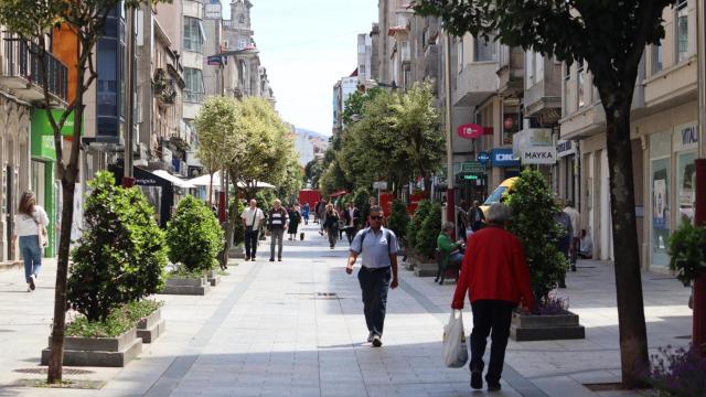Calle comercial del barrio de O Calvario, en Vigo