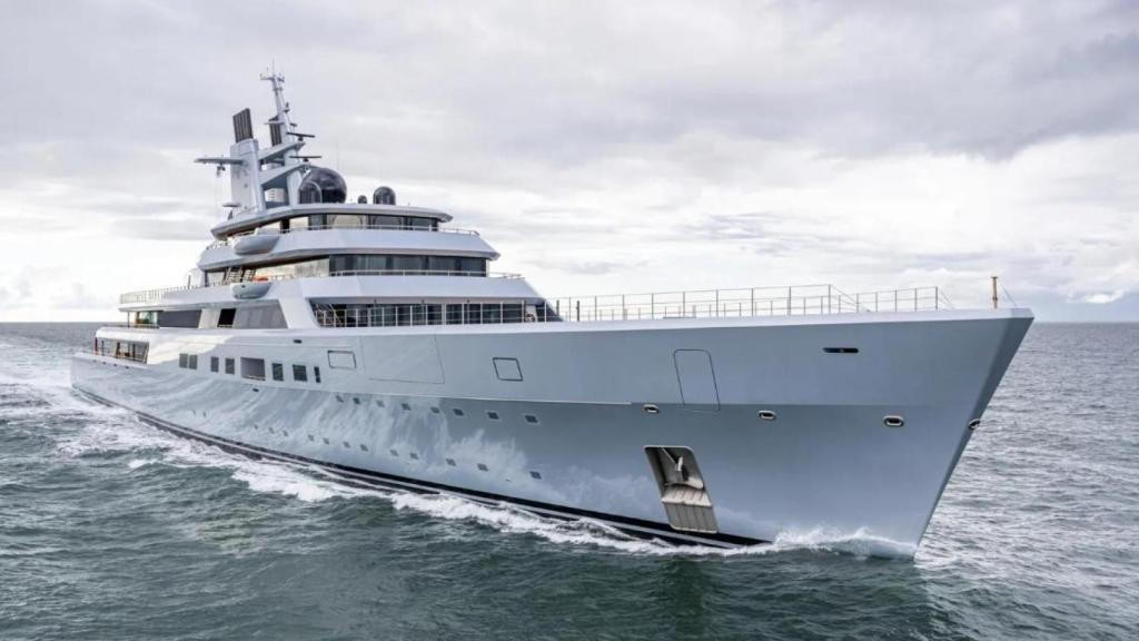 El yate privado de Sergey Brin tiene 142 metros de eslora y dos helipuertos: uno en la proa y otro en la popa.