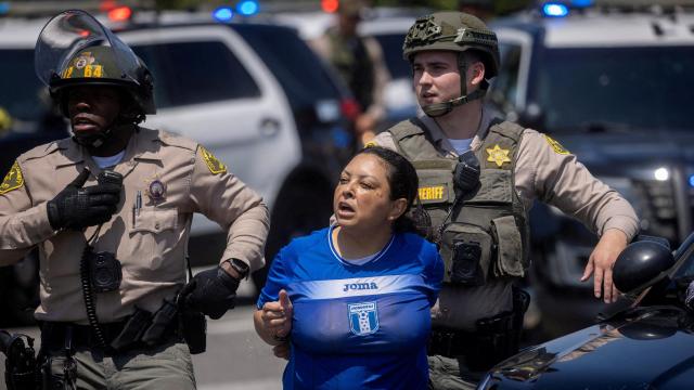 2025-06-08T144441Z_1605840905_RC2WXEAZ1SB5_RTRMADP_3_USA-MIGRATION-PROTEST-LOS-ANGELES